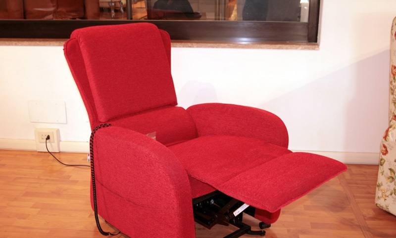 Poltrone con schienale reclinabile Poltrone con schienale reclinabile